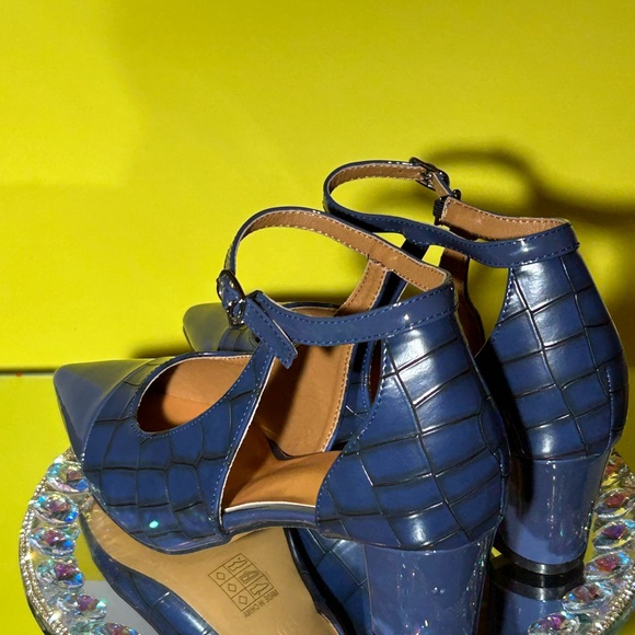 Blue Croc Embossed Pointed Toe Blue Heels NWOT - Picture 5 of 10